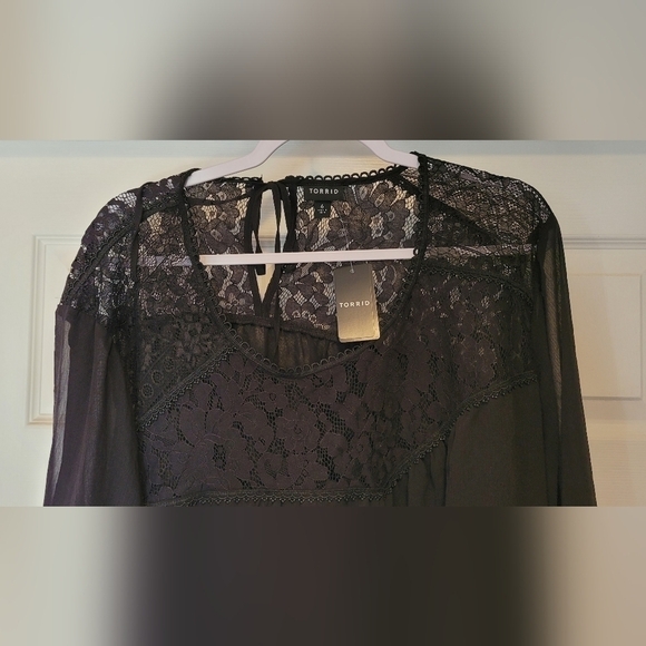 Torrid NWT $60 Womens Crinkle Chiffon Lace Trim Sheer Top Deep Black Size 6x 30 - Picture 4 of 11
